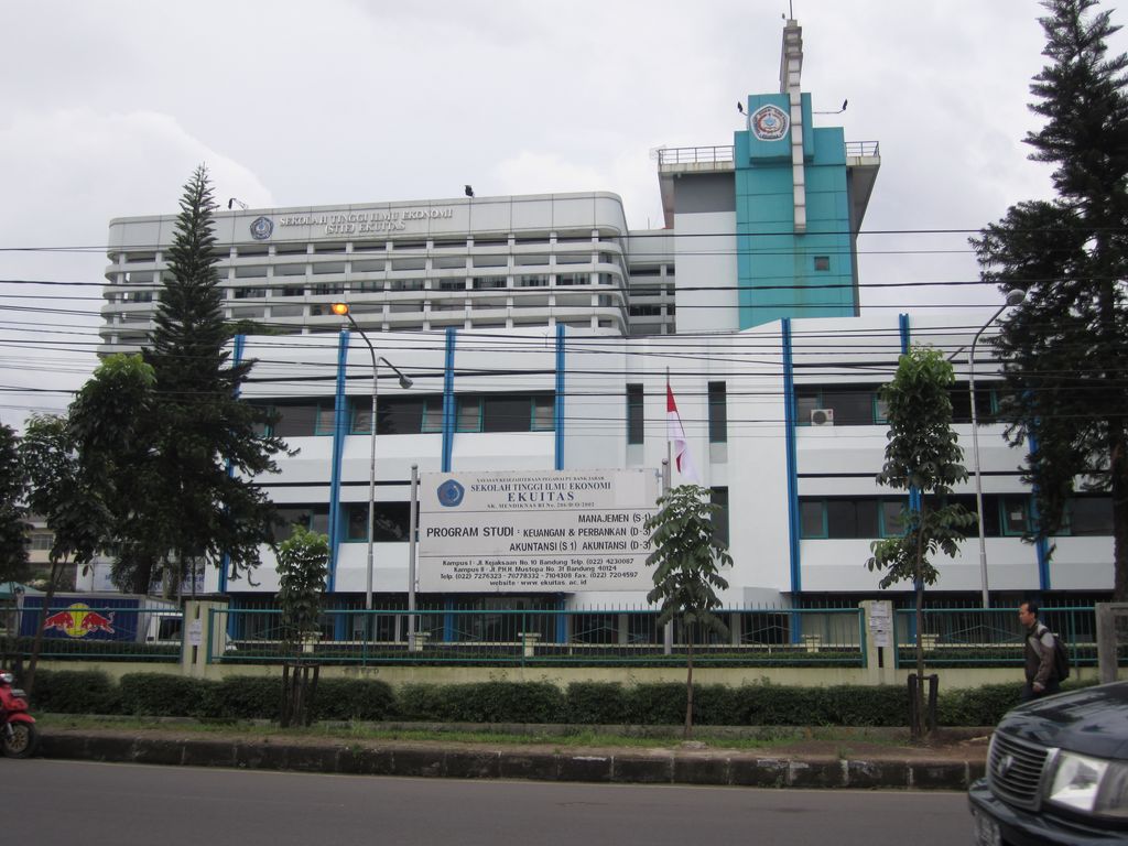 STIE-EKUITAS | Program Kelas Karyawan D3 S1 S2